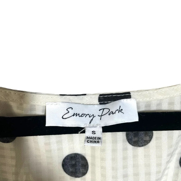 Emory Park Puff Sleeve Tie Front Polka Dot Blouse in White and Black Size S - Picture 7 of 14